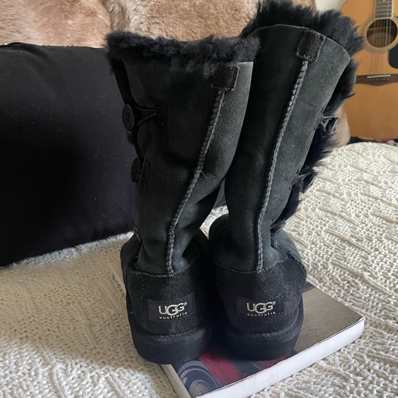 UGG Girls' Bailey Button Triplet II Boots - Picture 5 of 8